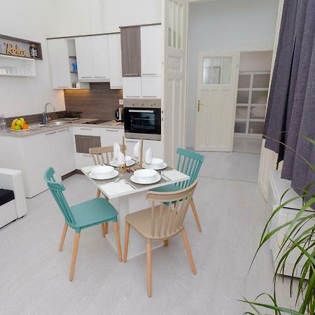 Boutique Residence Jokai - Apartment In The City Center ブダペスト エクステリア 写真