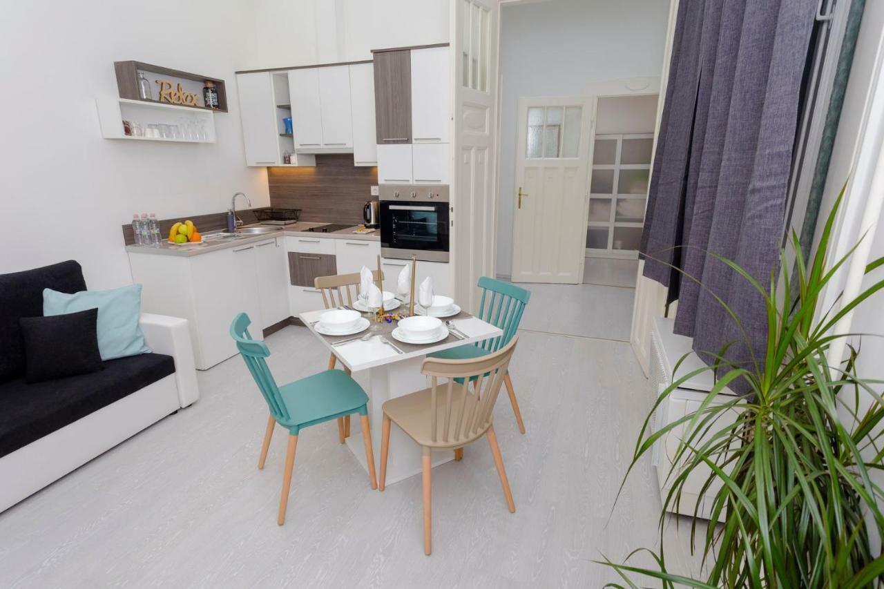 Boutique Residence Jokai - Apartment In The City Center ブダペスト エクステリア 写真