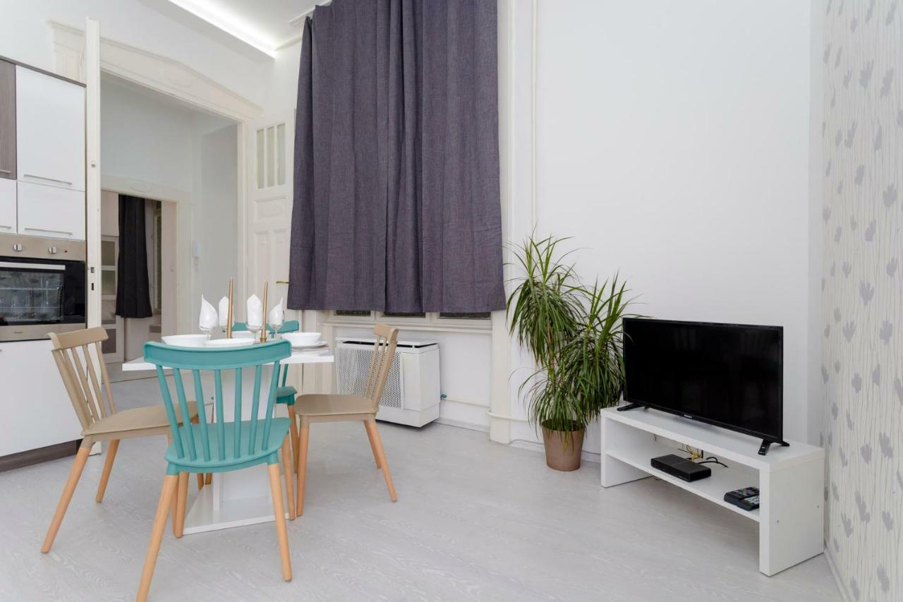 Boutique Residence Jokai - Apartment In The City Center ブダペスト エクステリア 写真